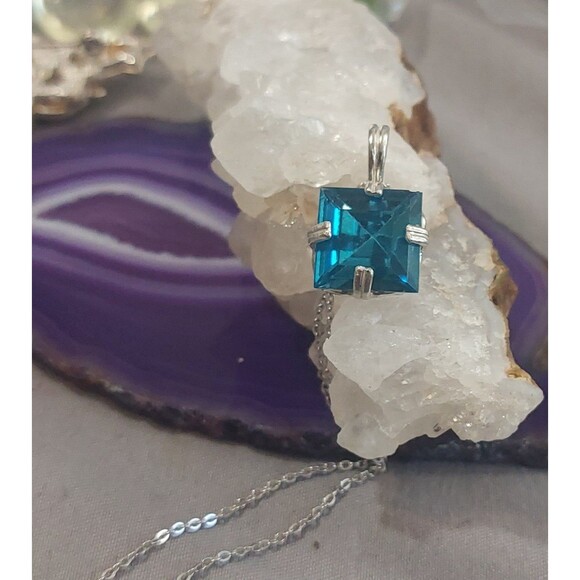 Large 12mm rare teal square uranium rhinestone set in sterling 20" 925 chain - Picture 12 of 12